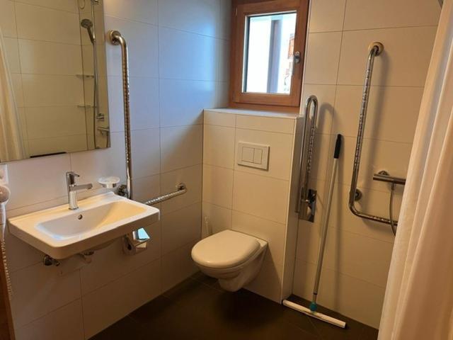 Nova Casa Spinatscha Sedrun Hostel Room photo
