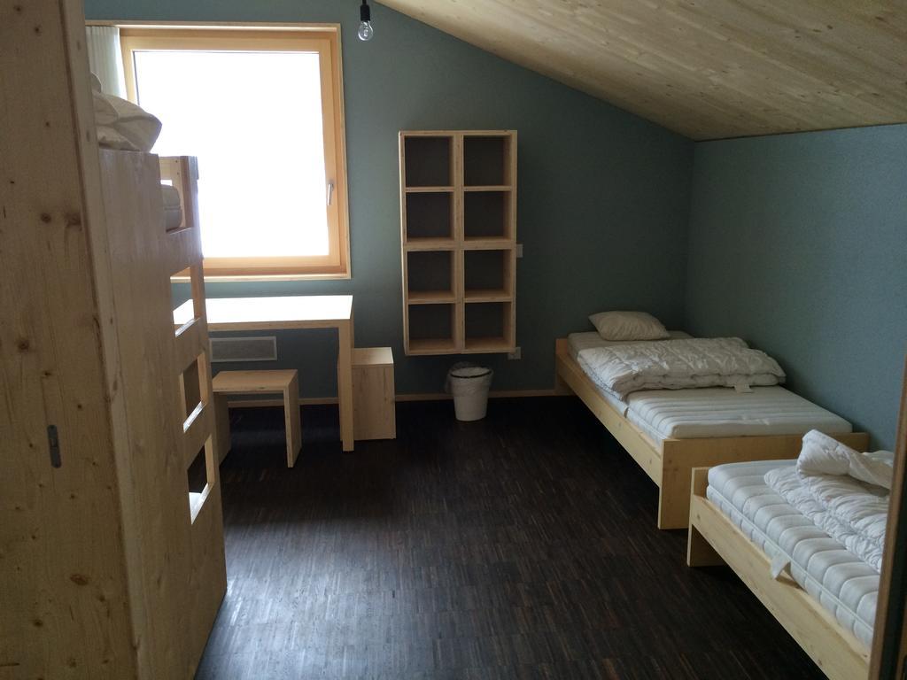 Nova Casa Spinatscha Sedrun Hostel Room photo