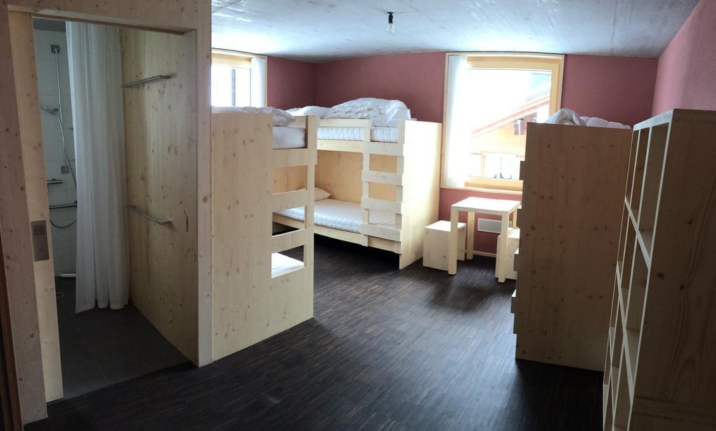 Nova Casa Spinatscha Sedrun Hostel Room photo